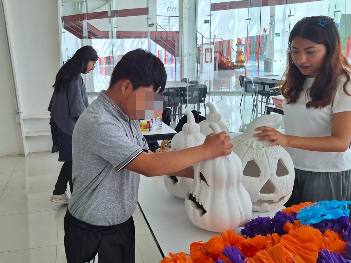 Ofrece Desarrollo Humano UATx atención especial a través del 'Club-21 Vida Independiente'